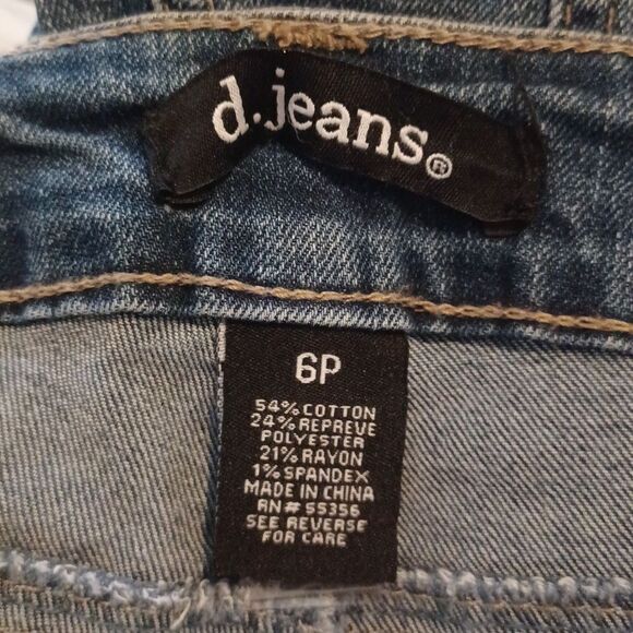 602430.....d.Jeans High Waist Bermuda Shorts Size 6P, W27, 8 1/2"Inseam 9"Rise - Picture 6 of 6